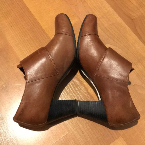 Clarks Leather Booties - Picture 7 of 7